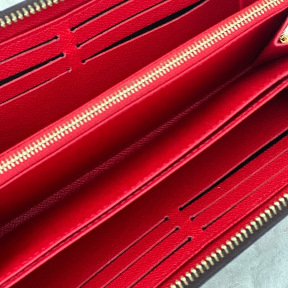 LV Zippy Wallet - Picture 2 of 6